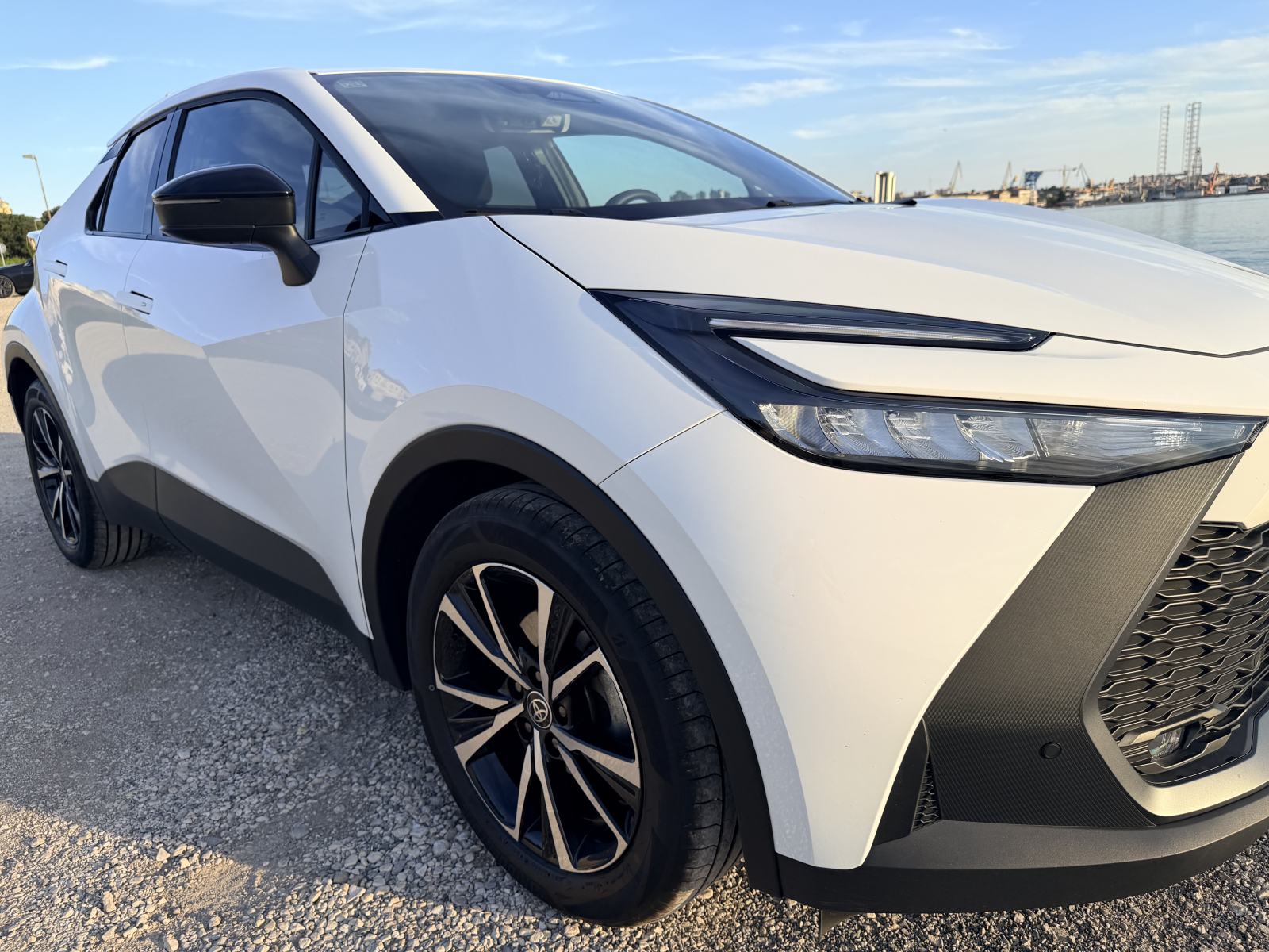 Toyota C-HR 1,8 HEV hybrid, model 2024., prvi vlasnik, RH, fotografija 2