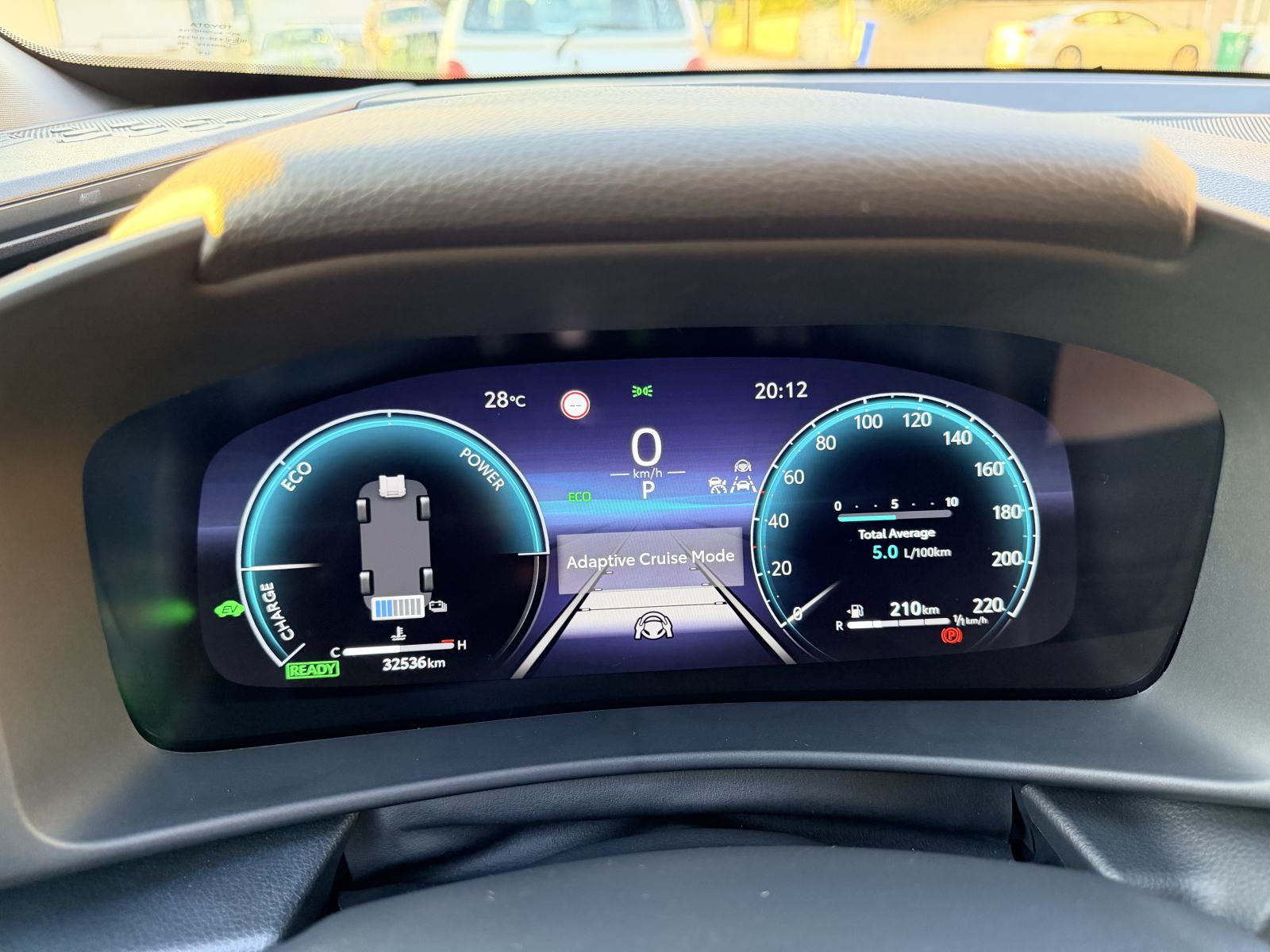 Toyota C-HR 1,8 HEV hybrid, model 2024., prvi vlasnik, RH, fotografija 9