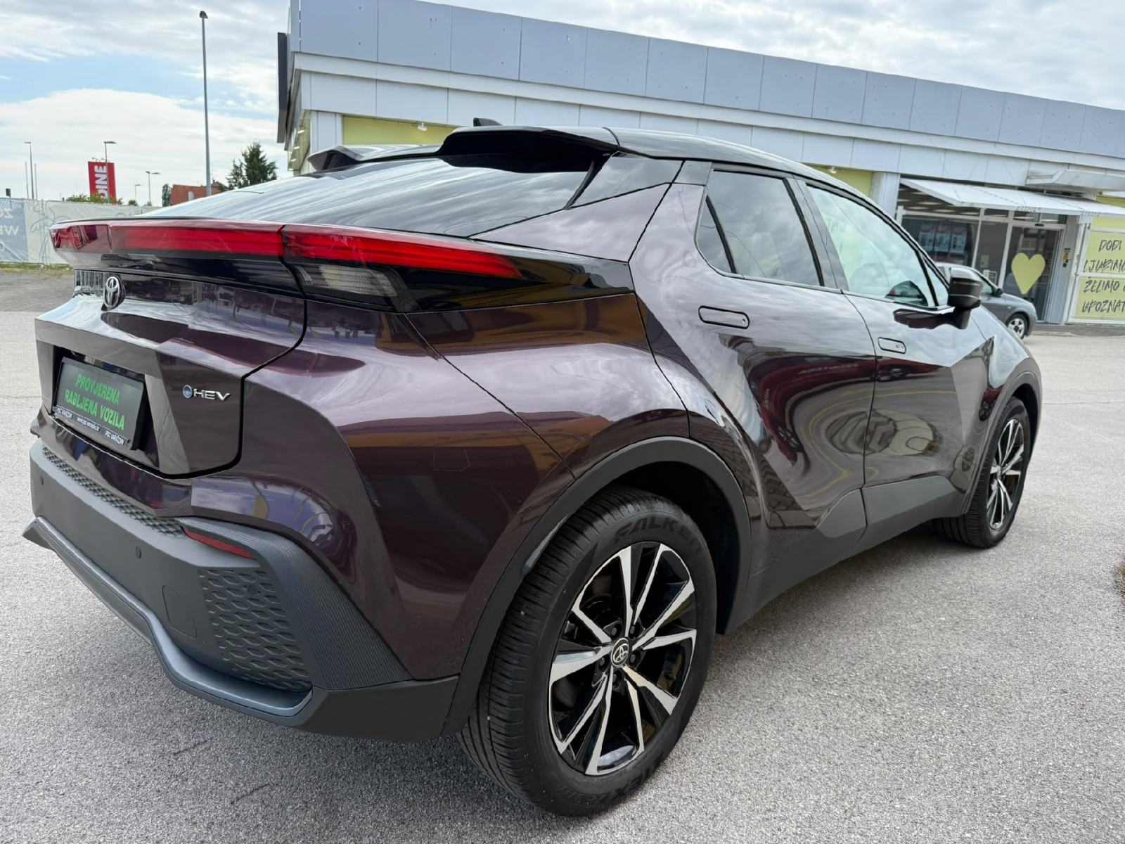 Toyota C-HR 1.8 Hibrid 72kw - Provjerena rabljena vozila!, fotografija 4