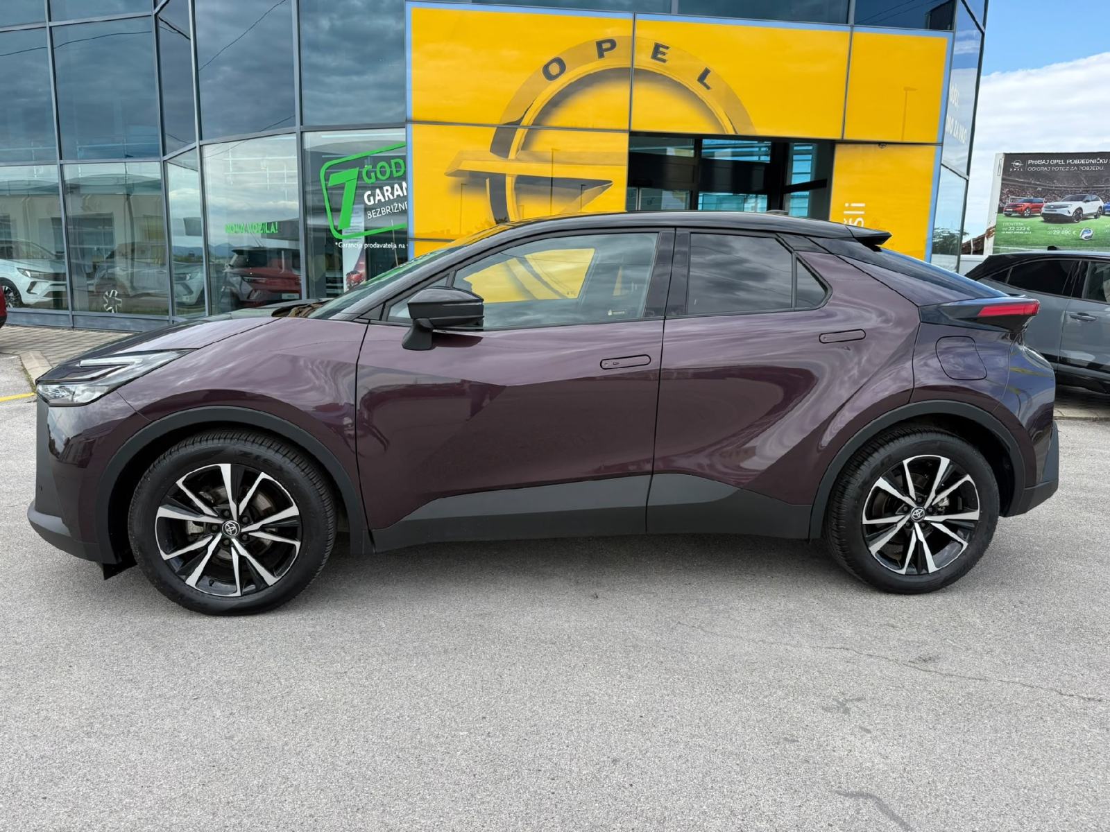 Toyota C-HR 1.8 Hibrid 72kw - Provjerena rabljena vozila!, fotografija 7
