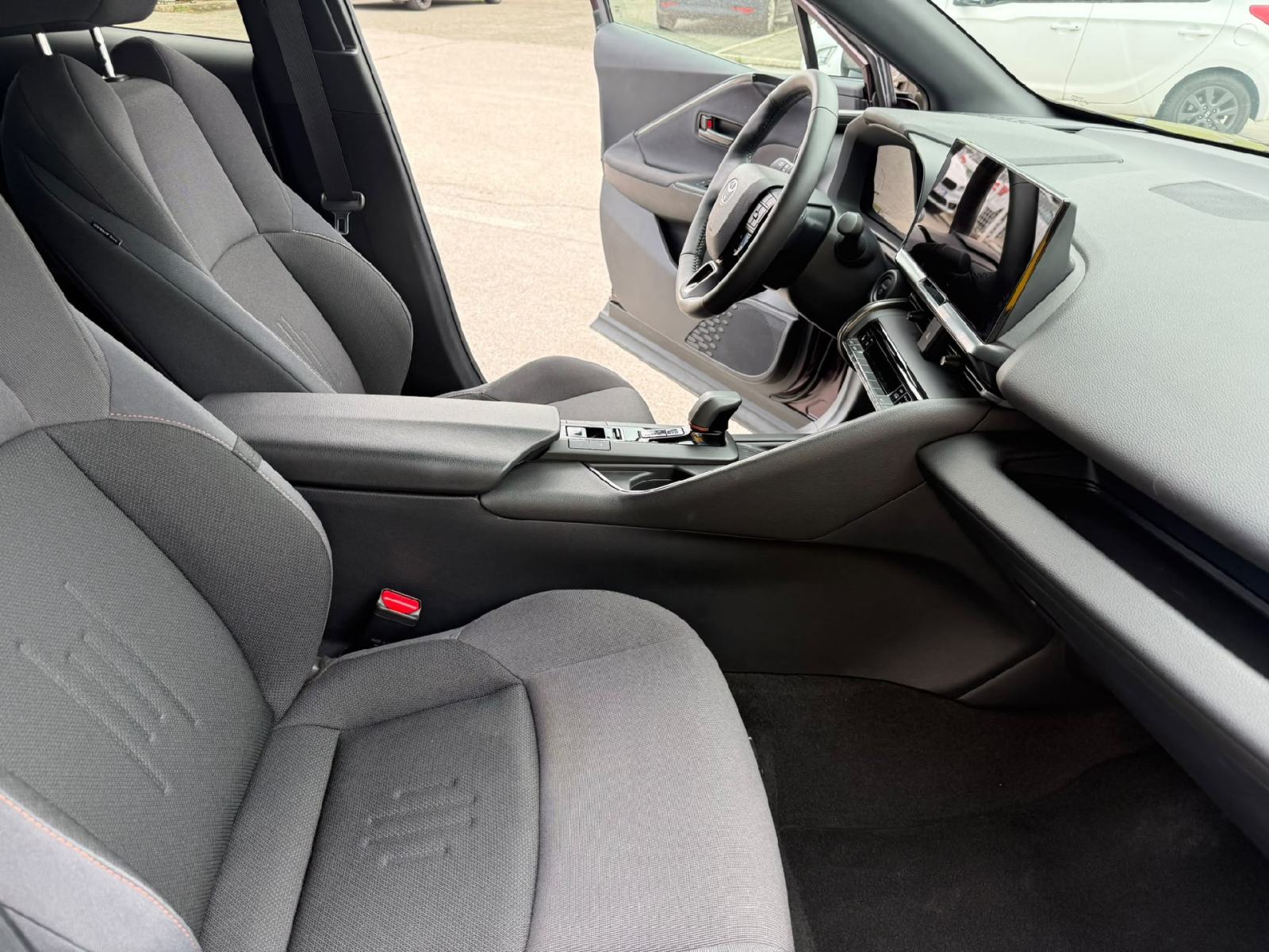 Toyota C-HR 1.8 Hibrid 72kw - Provjerena rabljena vozila!, fotografija 9