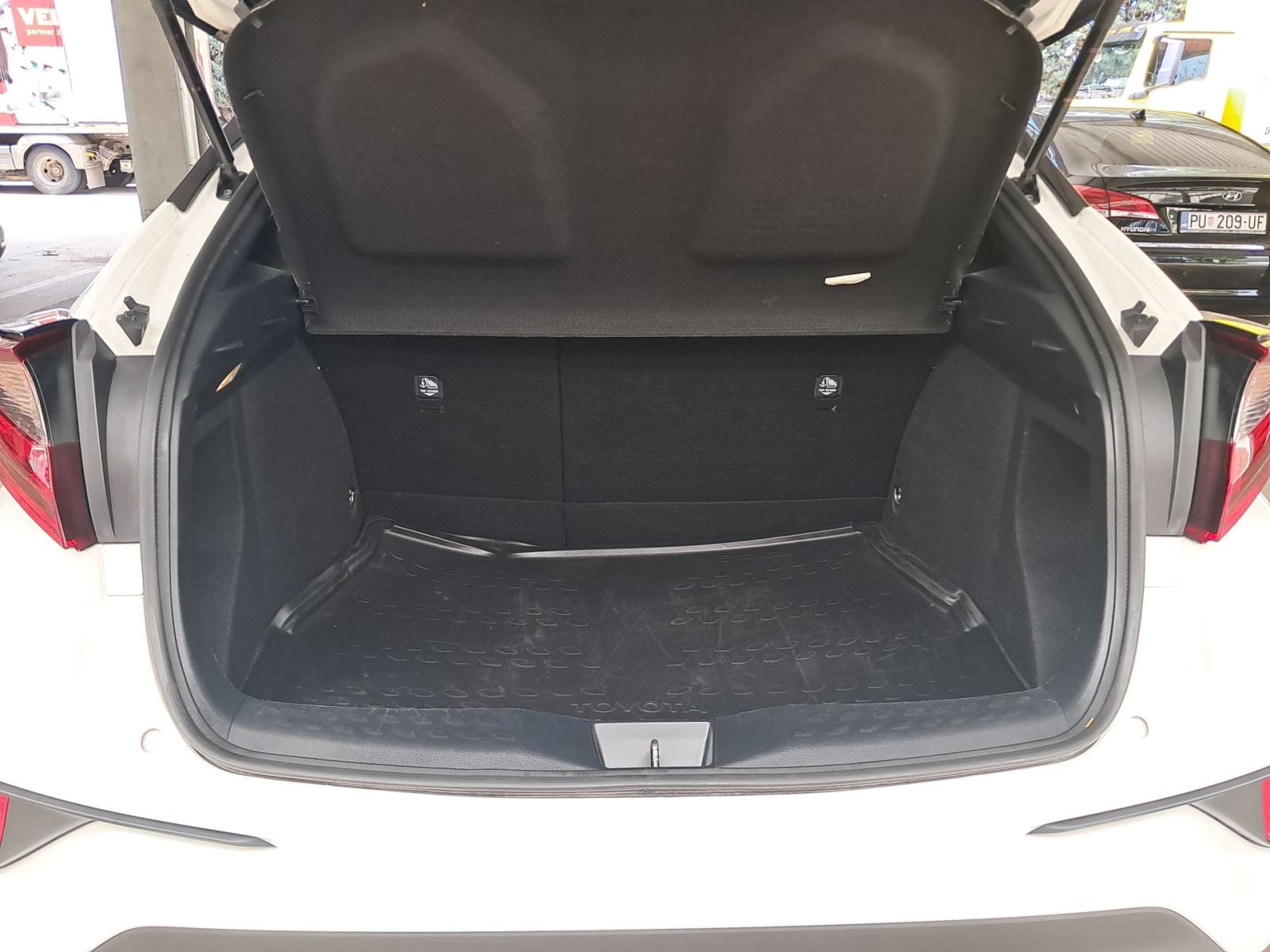 Toyota C-Hr 1.8 HSD 5D E-CVT C-ENTER HYBRID, fotografija 11