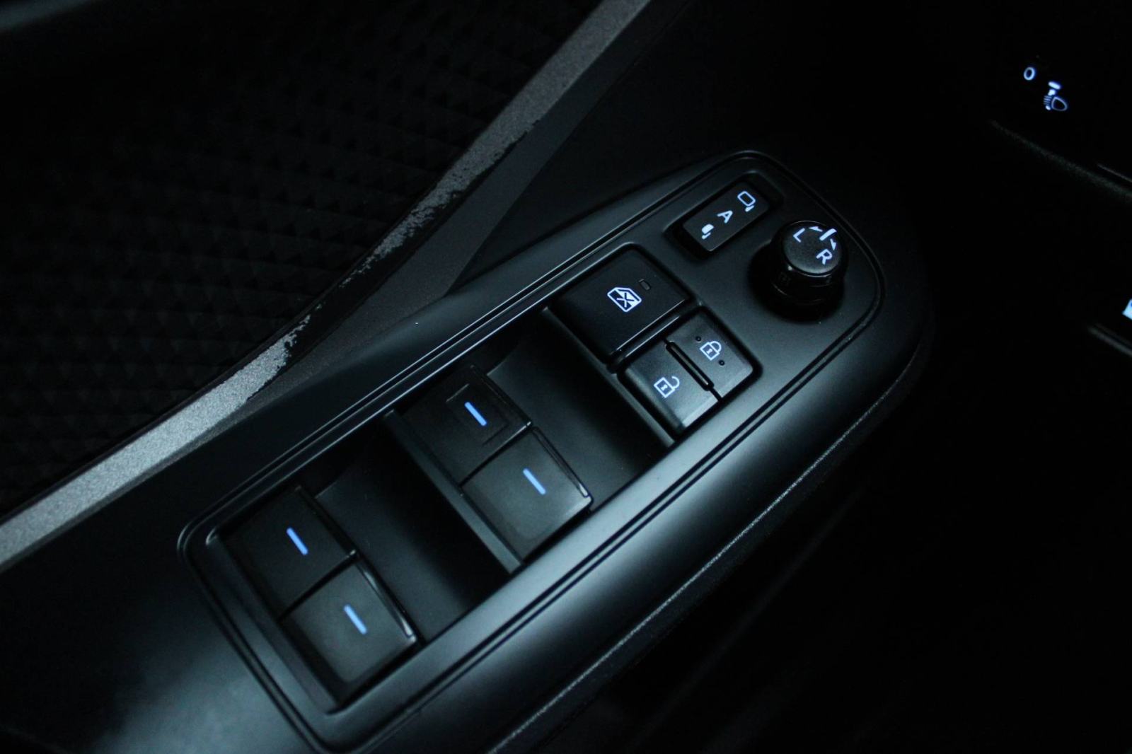 Toyota C-HR 1.8 Hybrid AUTOMATIK *LED, NAVIGACIJA, KAMERA*, fotografija 13