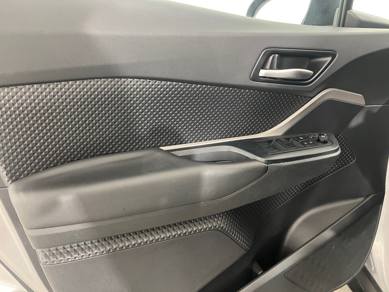 Toyota C-Hr 1.8 HYBRID - 3 godine jamstva, fotografija 14