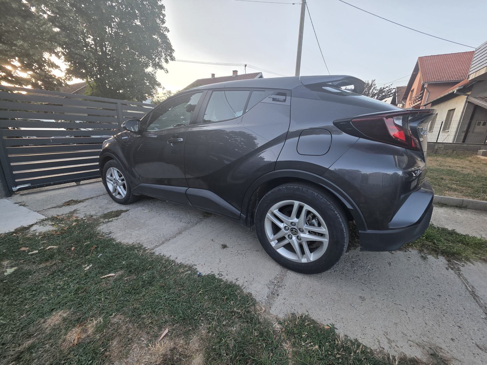 Toyota C-HR 1.8 Hybrid HSD, 2021. – 23.000 km, fotografija 2