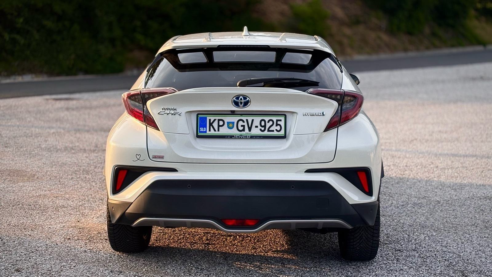 Toyota C-HR 1,8 VVT-i automatik, fotografija 4