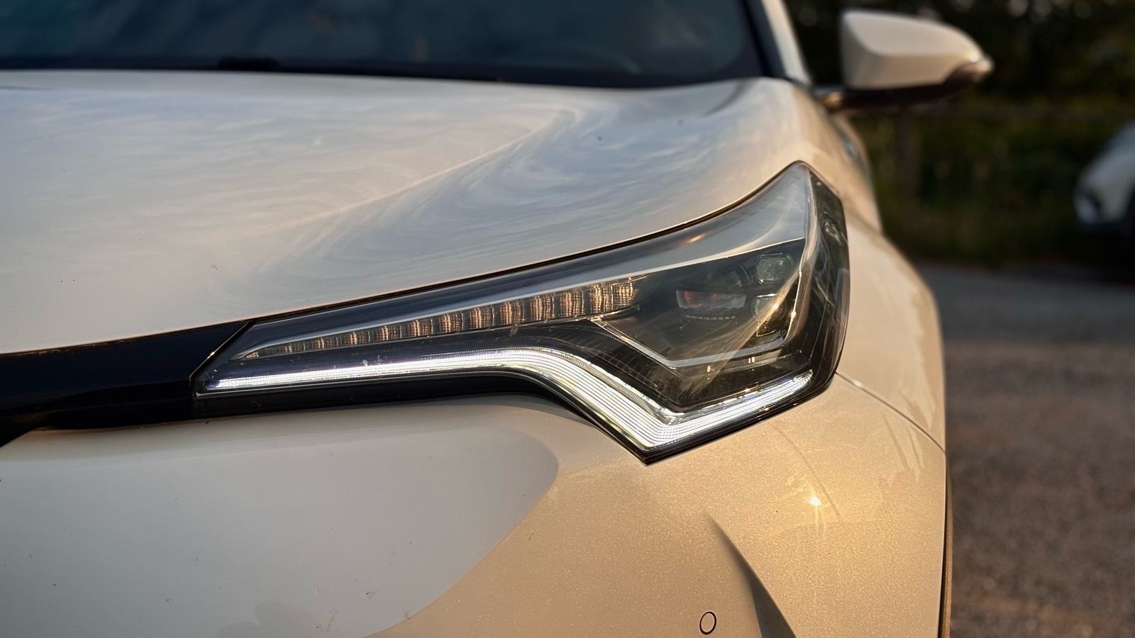 Toyota C-HR 1,8 VVT-i automatik, fotografija 6