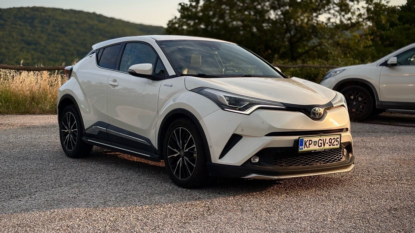 Toyota C-HR 1,8 VVT-i automatik, fotografija 3