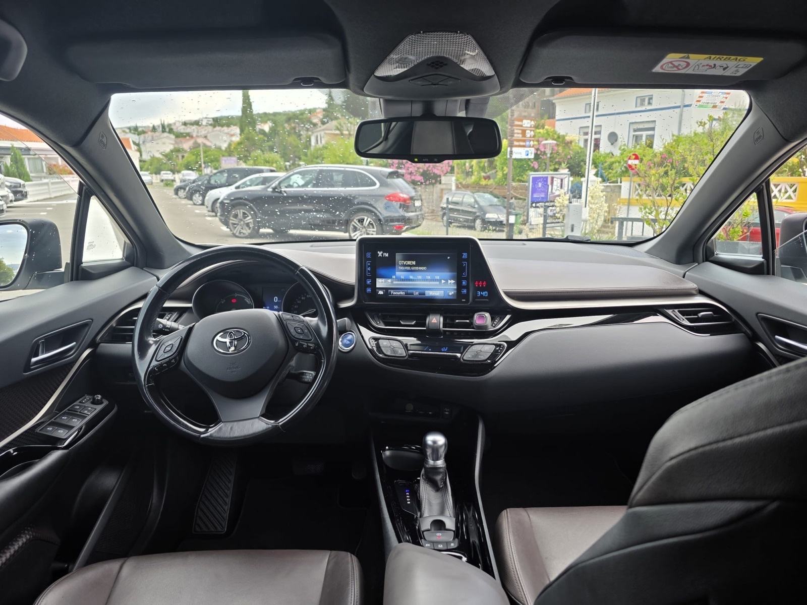 Toyota C-HR 1,8 VVT-i automatik, fotografija 1