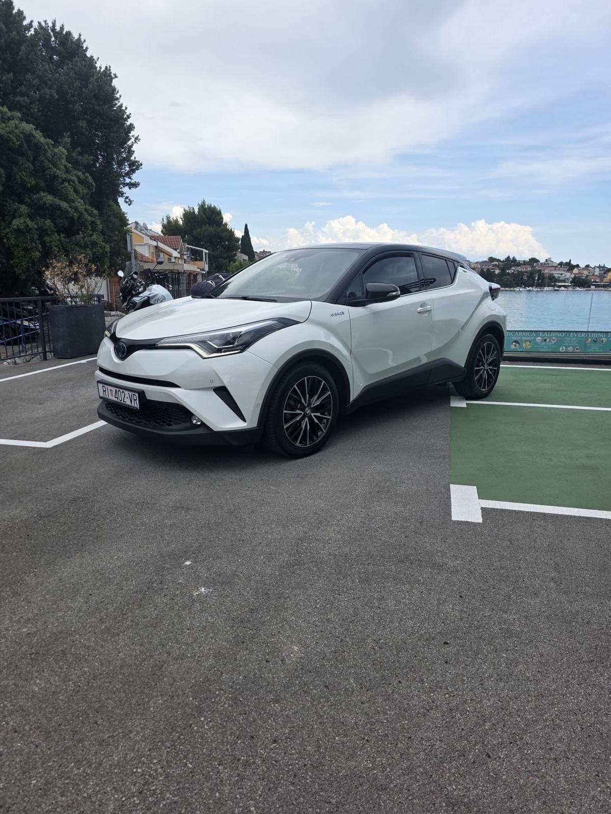 Toyota C-HR 1,8 VVT-i automatik, fotografija 3