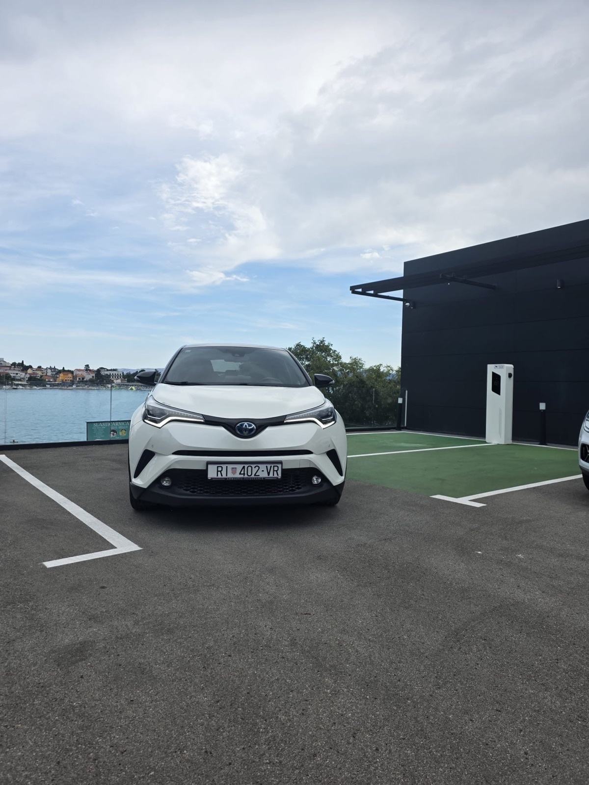Toyota C-HR 1,8 VVT-i automatik, fotografija 6