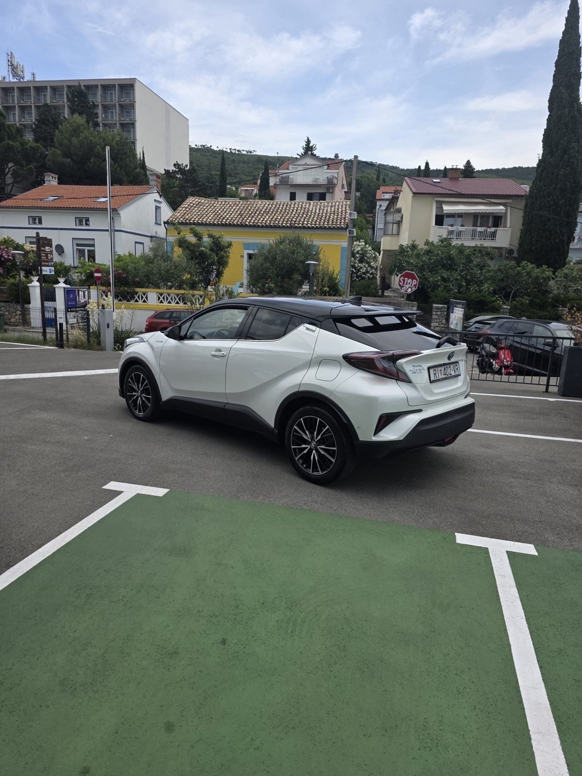 Toyota C-HR 1,8 VVT-i automatik, fotografija 7