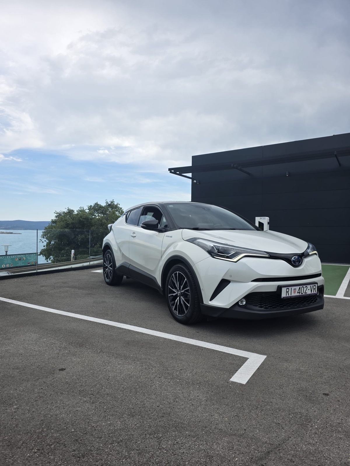 Toyota C-HR 1,8 VVT-i automatik, fotografija 8