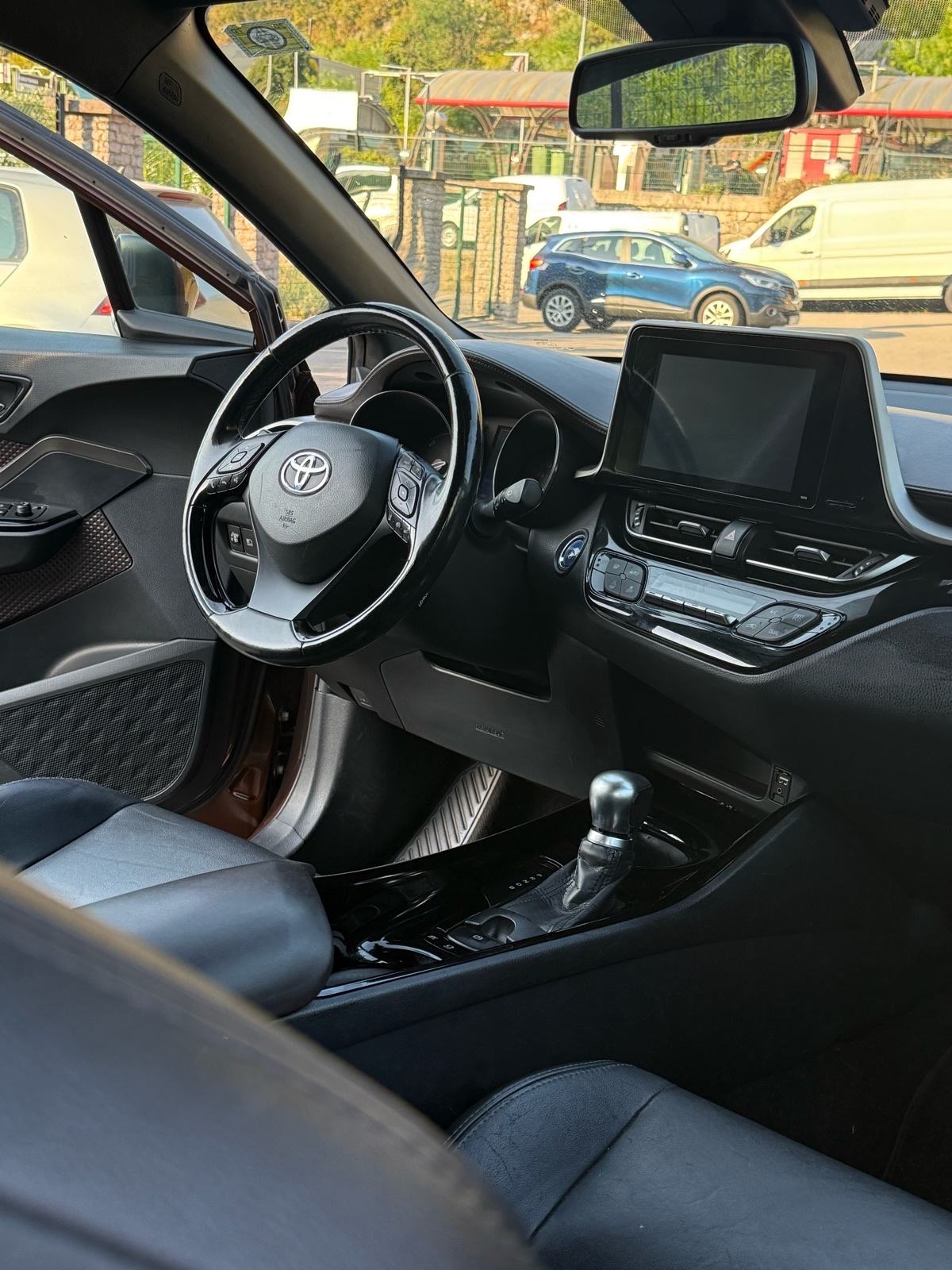 Toyota C-HR 1,8 VVT-i automatik, fotografija 15