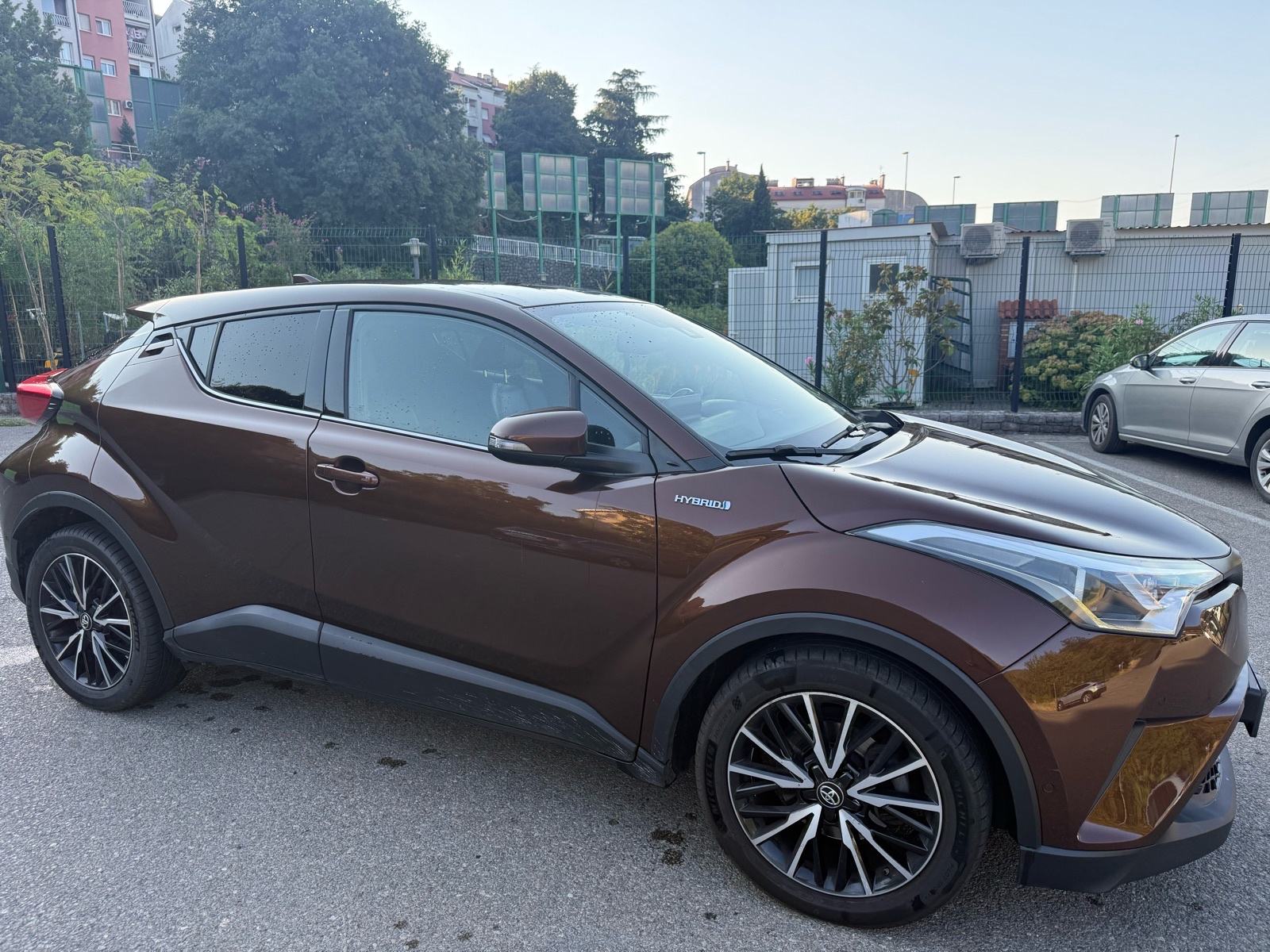 Toyota C-HR 1,8 VVT-i automatik, fotografija 4