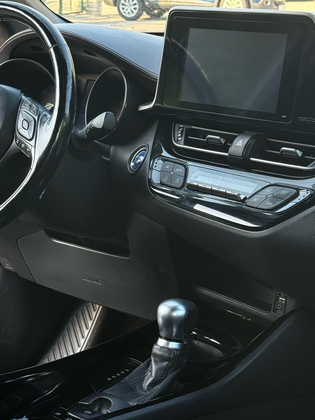 Toyota C-HR 1,8 VVT-i automatik, fotografija 11