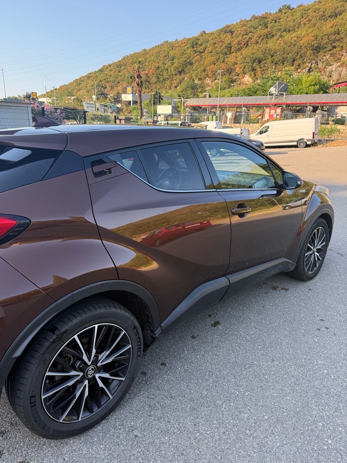 Toyota C-HR 1,8 VVT-i automatik, fotografija 8