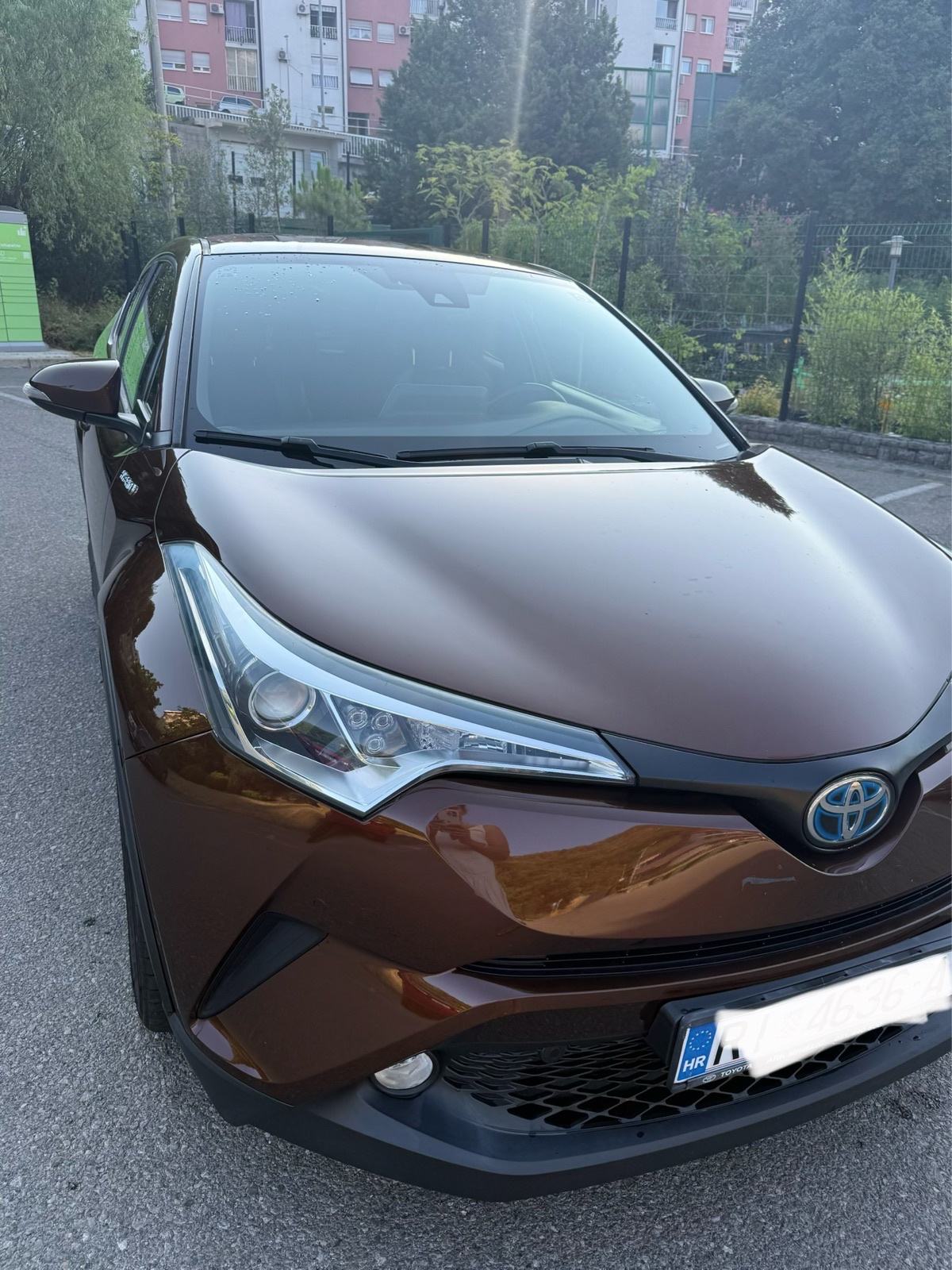 Toyota C-HR 1,8 VVT-i automatik, fotografija 2