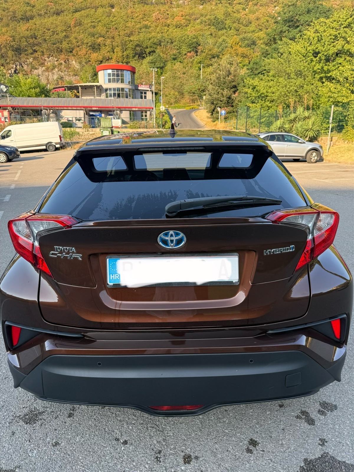 Toyota C-HR 1,8 VVT-i automatik, fotografija 5