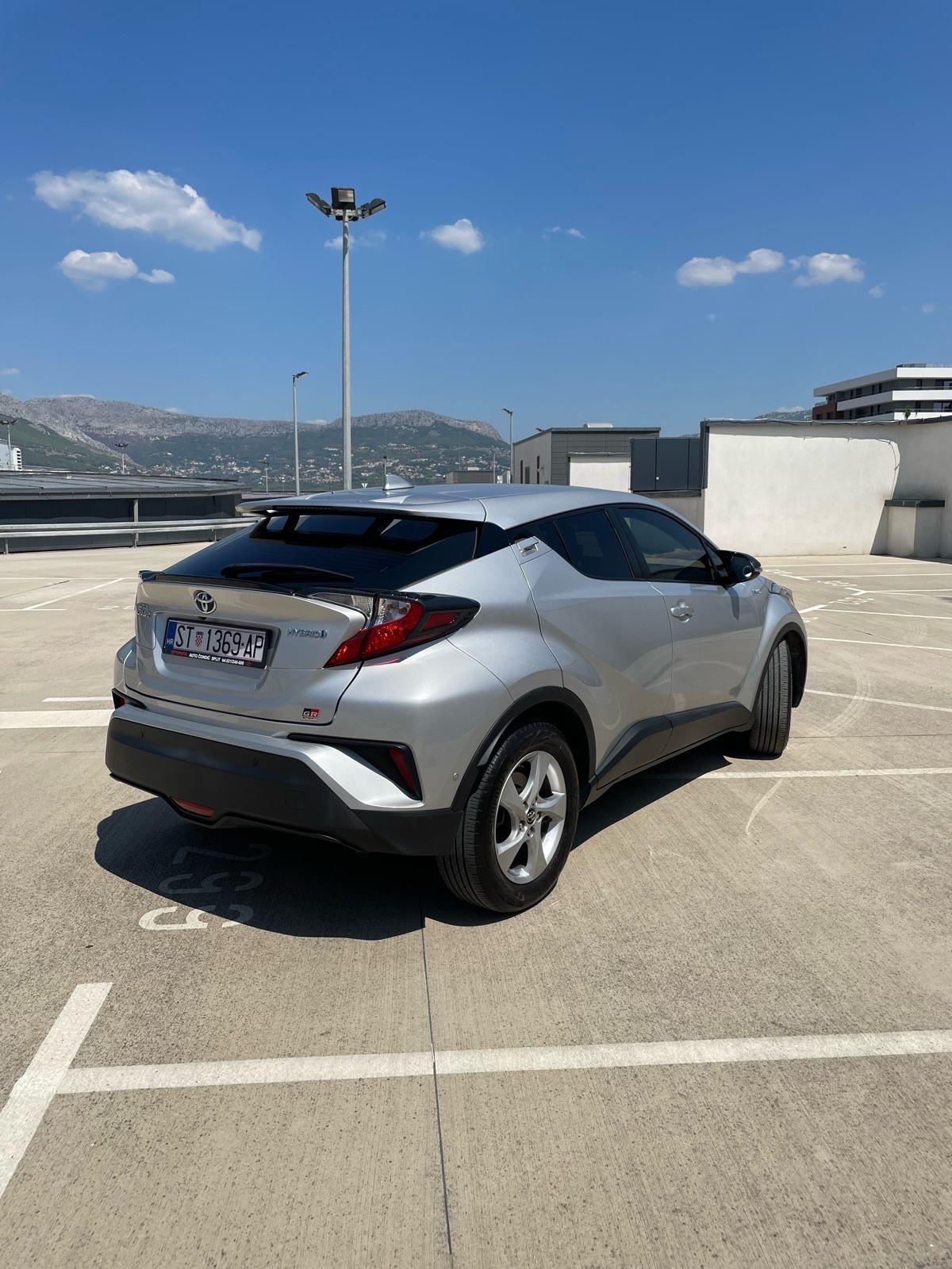 Toyota C-HR 1,8 VVT-i automatik HR AUTO, pogled izvana - slika 3