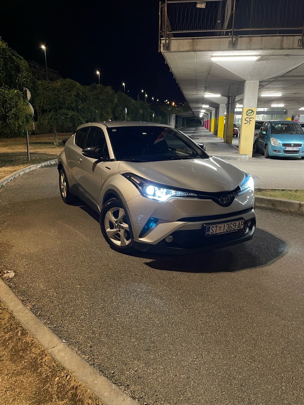 Toyota C-HR 1,8 VVT-i automatik HR AUTO, fotografija 12