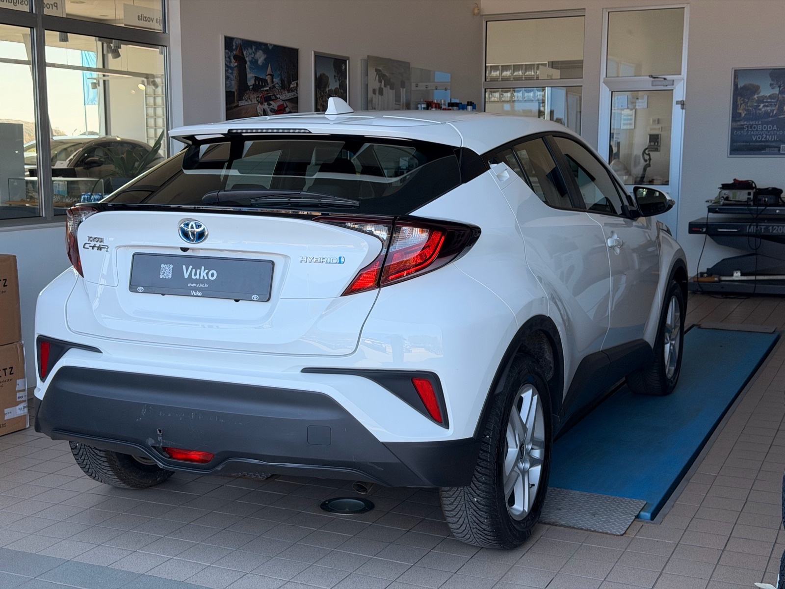 Toyota C-HR 1,8 VVT-i Hybrid, fotografija 6