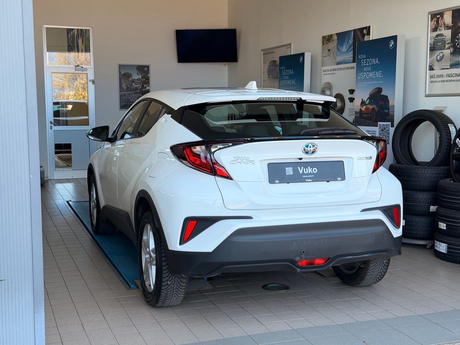 Toyota C-HR 1,8 VVT-i Hybrid, fotografija 4