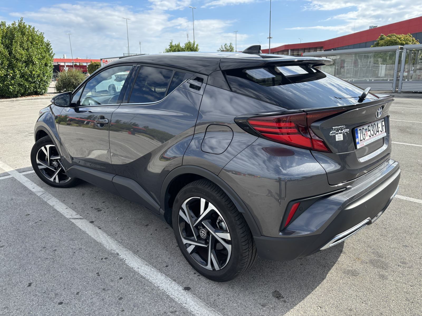 C-HR 2.0 HEV CLUB ALCANTARA ASSIST e-CVT 184KS...SERVISNA /JAMSTVO, fotografija 5