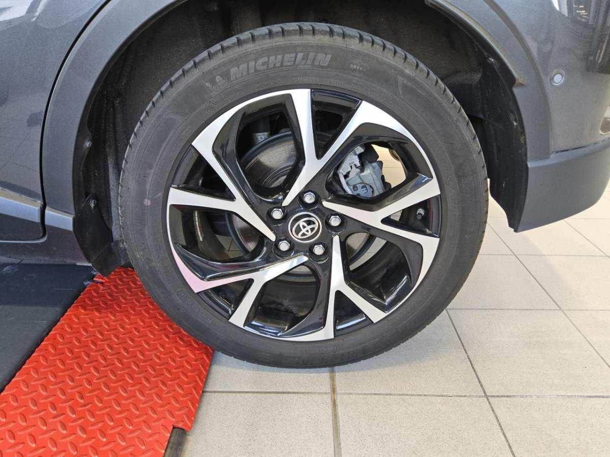 Toyota C-HR 2,0 Hybrid, fotografija 10