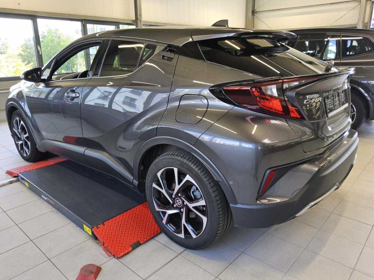 Toyota C-HR 2,0 Hybrid, fotografija 3