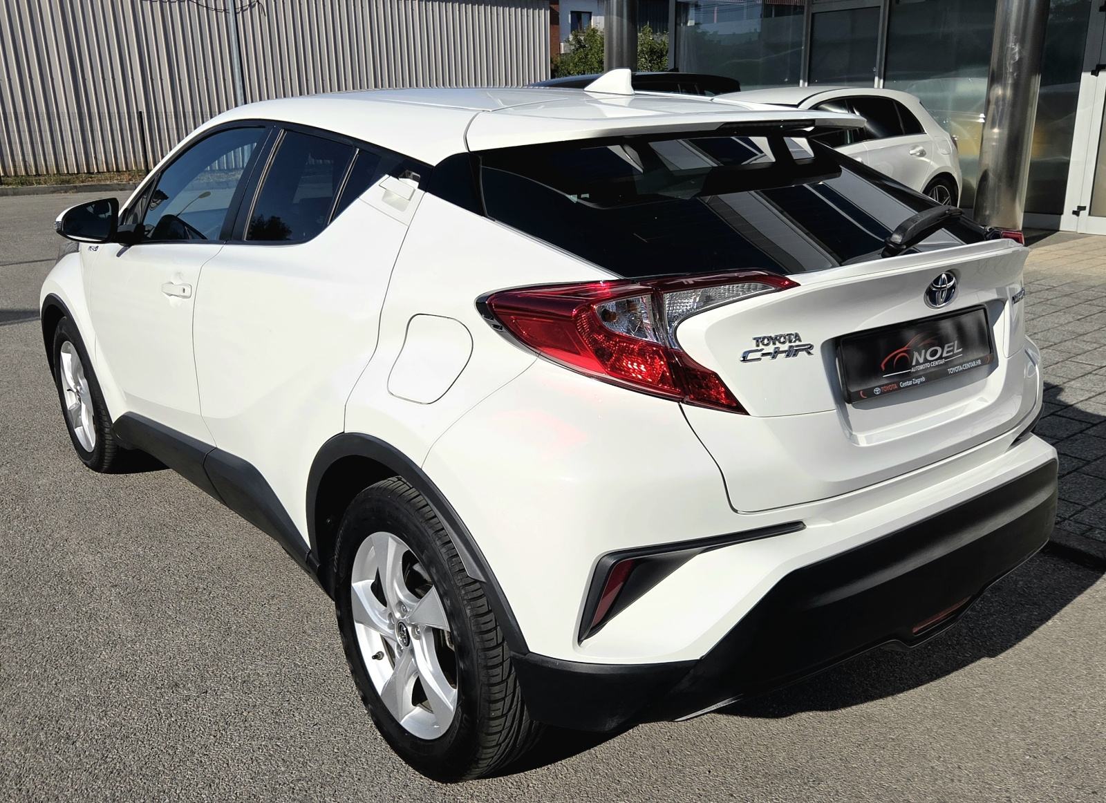 Toyota C-HR Hybrid HR auto 90tkm servisna automatik, fotografija 4