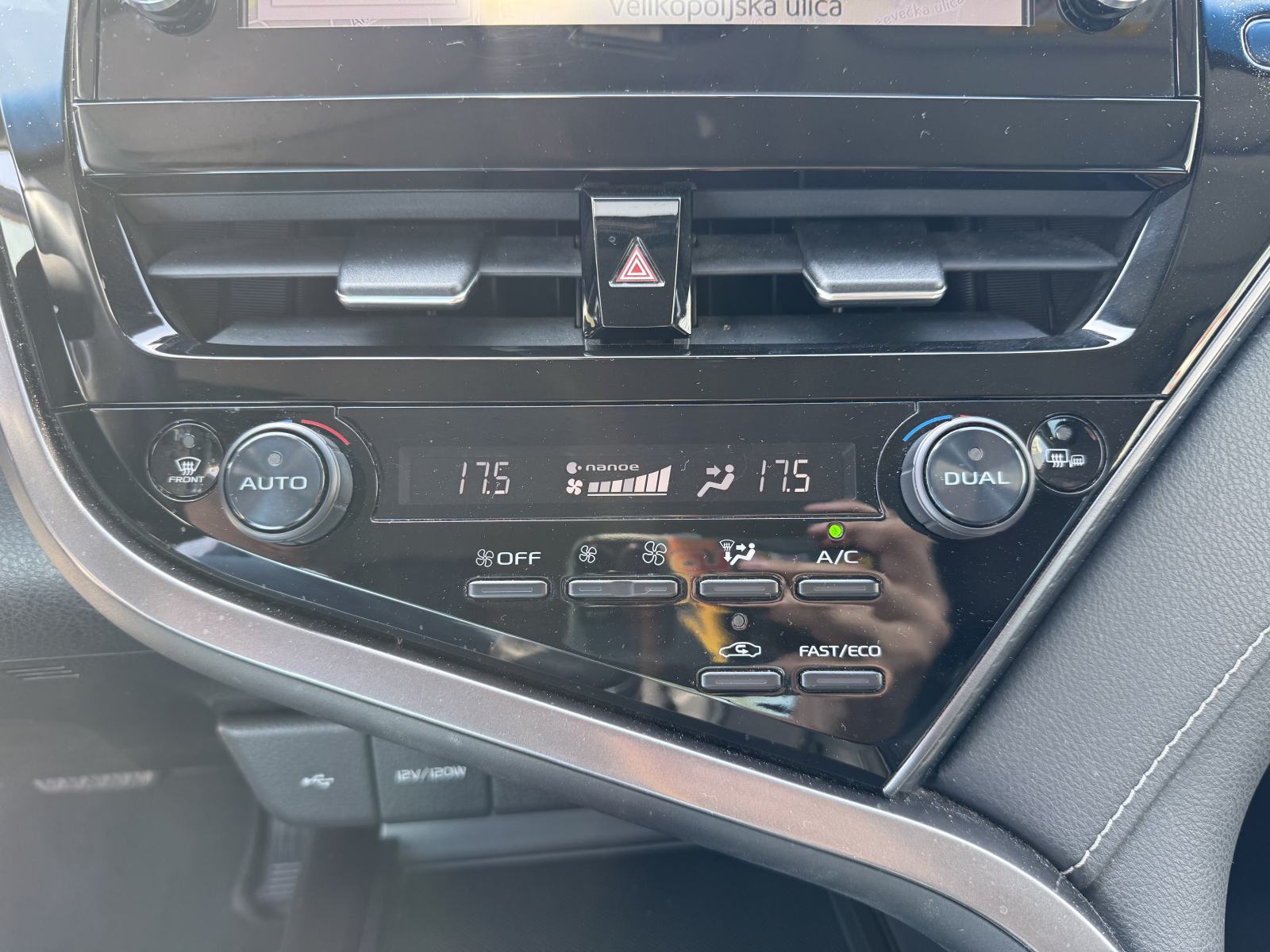 Toyota Camry Hybrid 2,5 Sol, fotografija 17