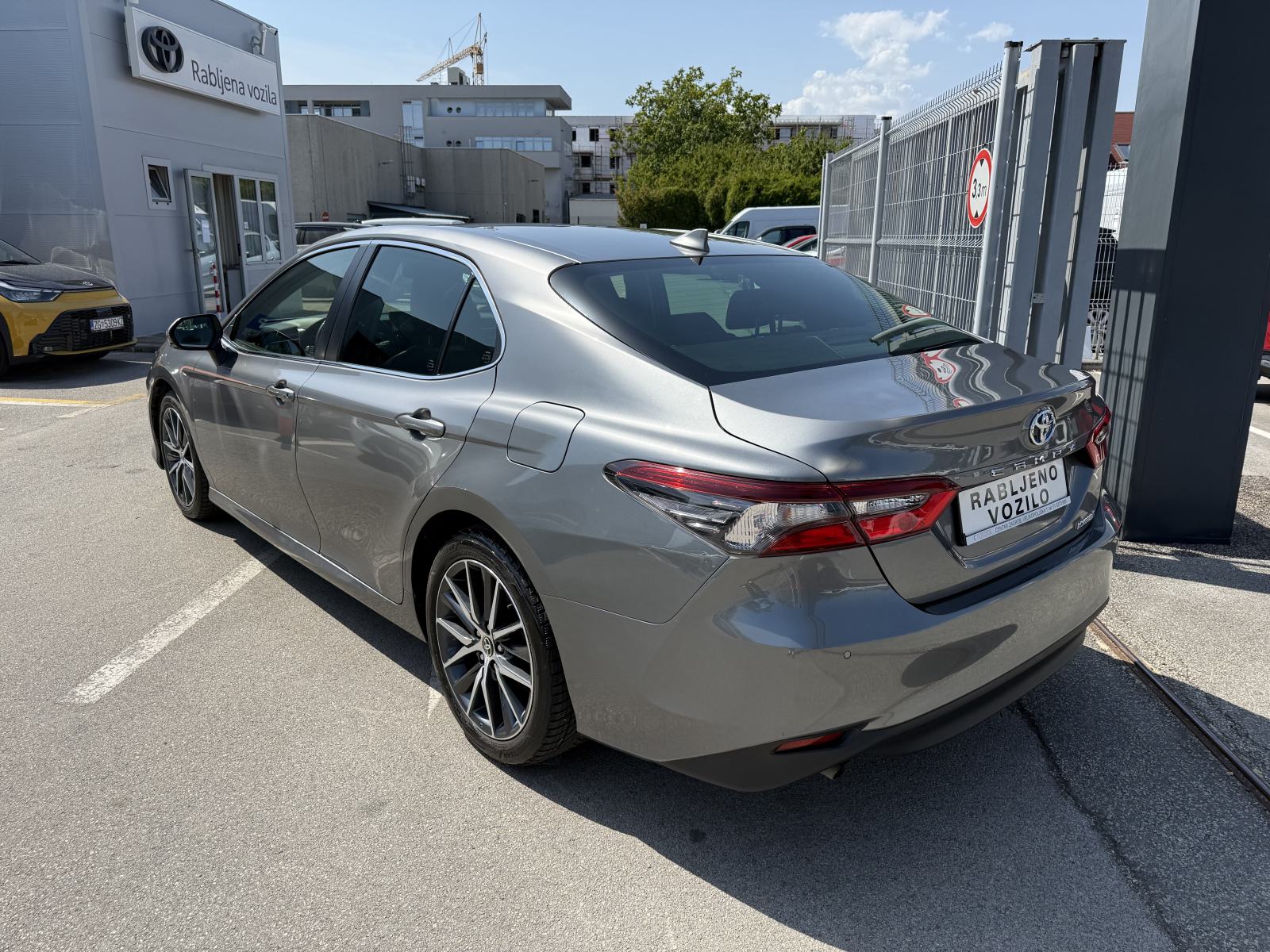 Toyota Camry Hybrid 2,5 Sol, pogled izvana - slika 3