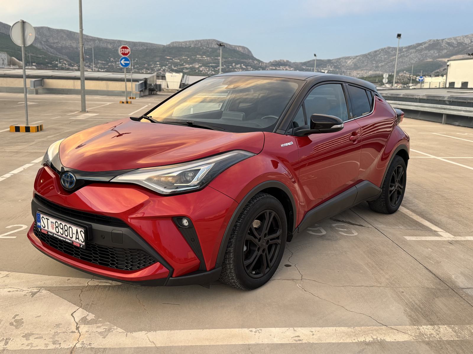 Toyota CH-R 2020 1.8 Automatik, fotografija 1