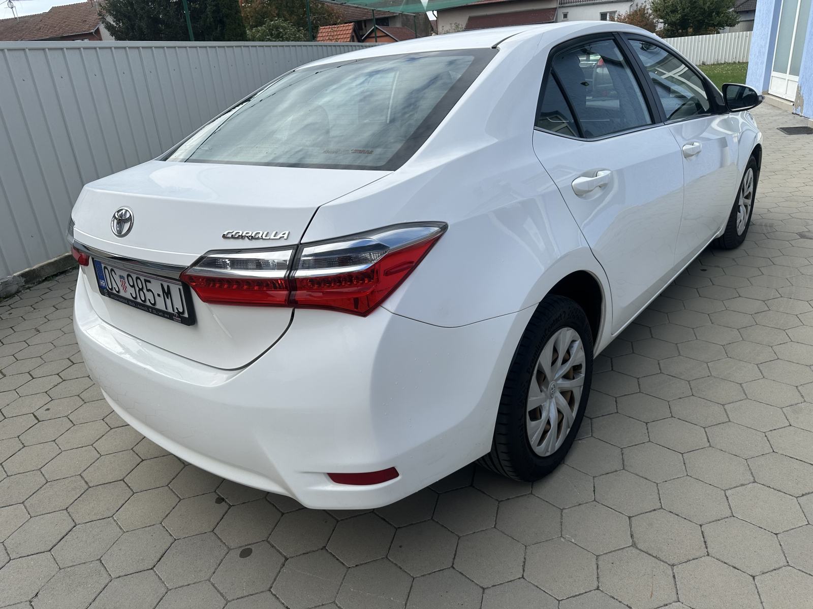 Toyota Corolla 1,4D- REG.-HR.AUTO-NOVE GUME-PUNO OPREME, fotografija 3