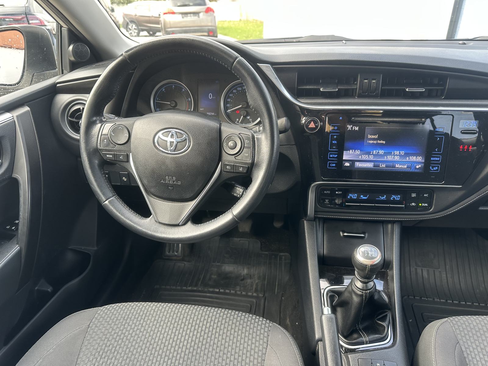 Toyota Corolla 1,4D- REG.-HR.AUTO-NOVE GUME-PUNO OPREME, fotografija 12