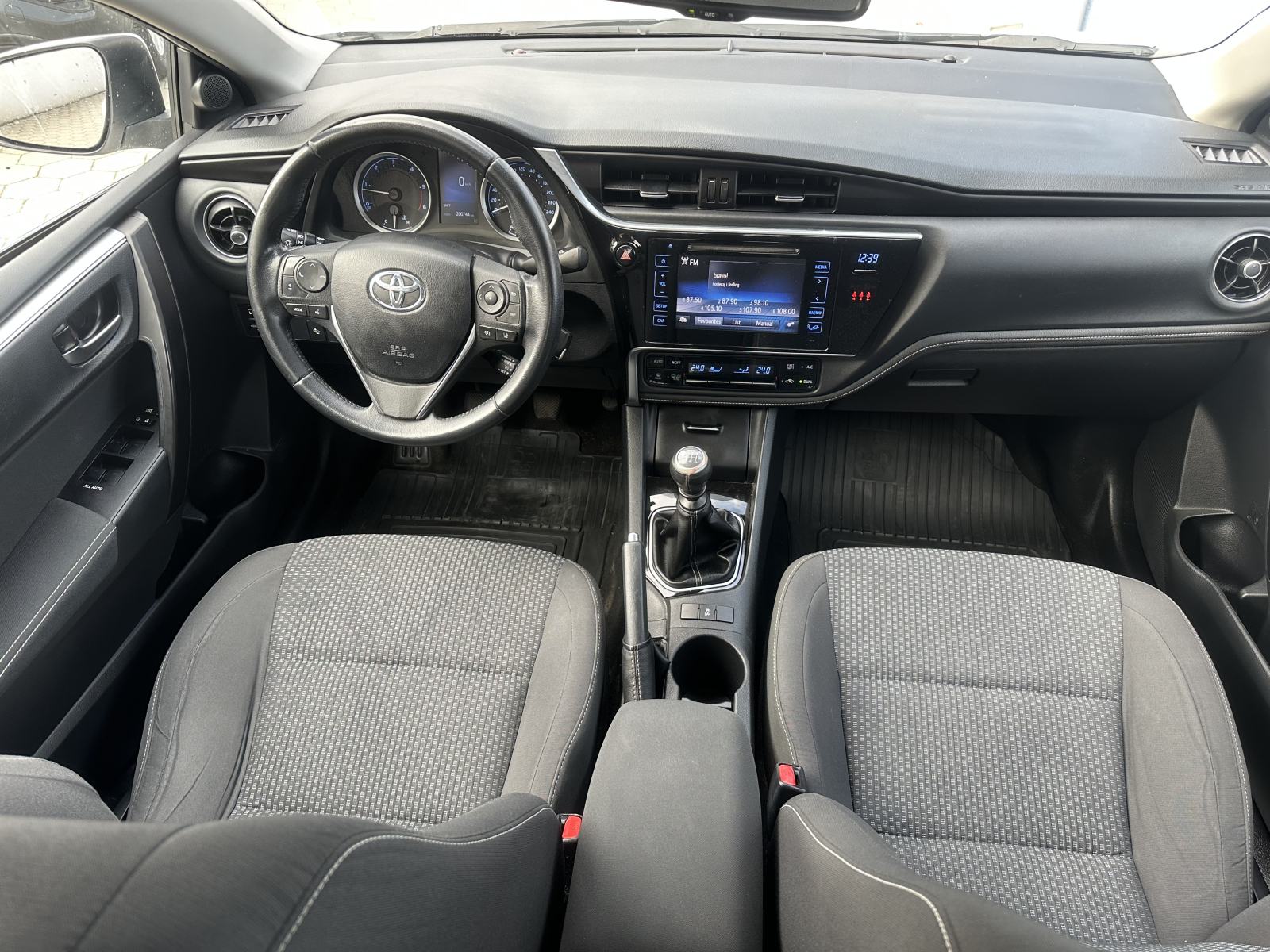 Toyota Corolla 1,4D- REG.-HR.AUTO-NOVE GUME-PUNO OPREME, fotografija 13