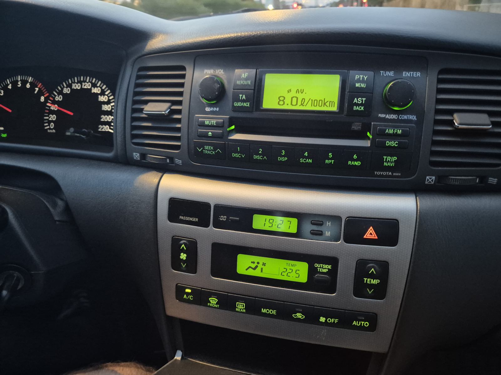 Toyota Corolla 1.6, kilometraža 138.590 - 1. vlasnik, fotografija 7
