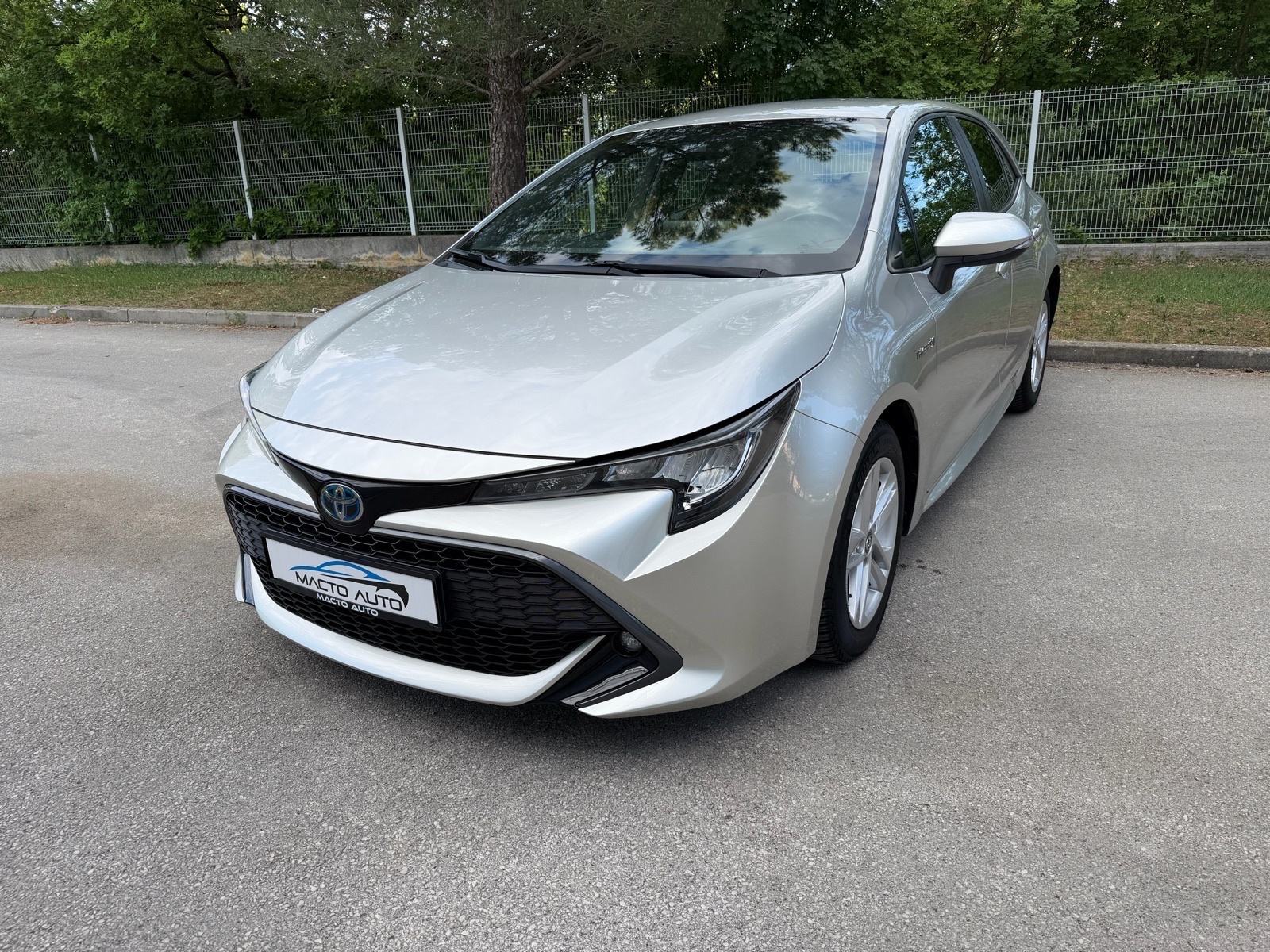 Toyota Corolla 1,8 HIBRID, automatik, fotografija 2
