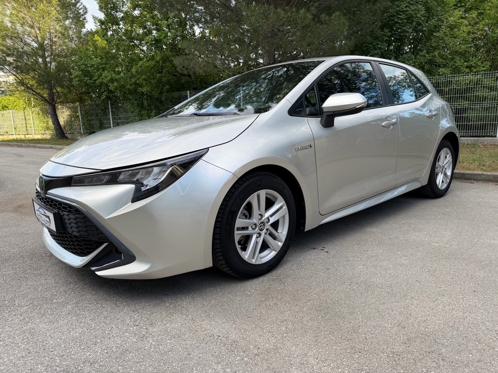 Toyota Corolla 1,8 HIBRID, automatik, fotografija 3