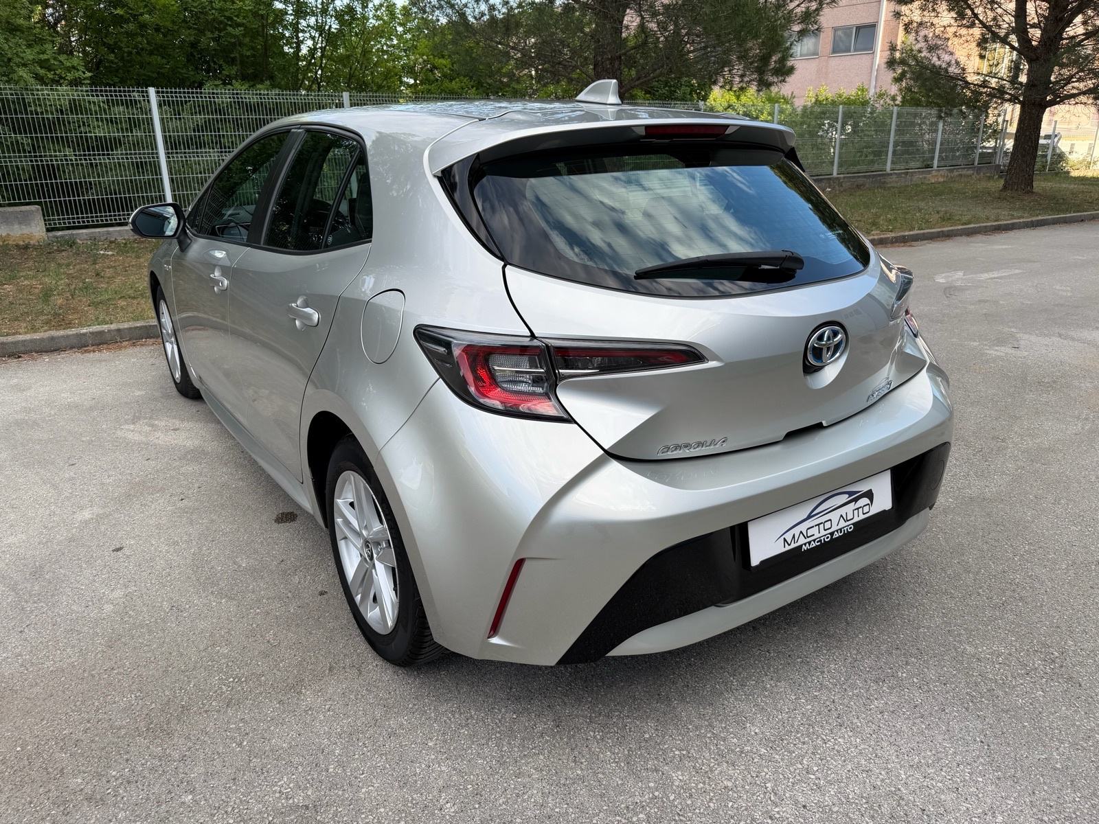Toyota Corolla 1,8 HIBRID, automatik, fotografija 11