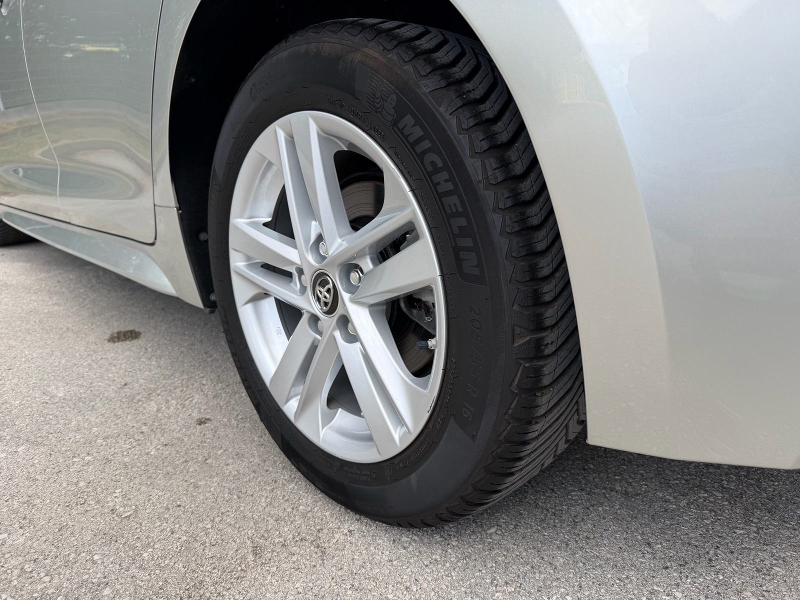 Toyota Corolla 1,8 HIBRID, automatik, fotografija 12