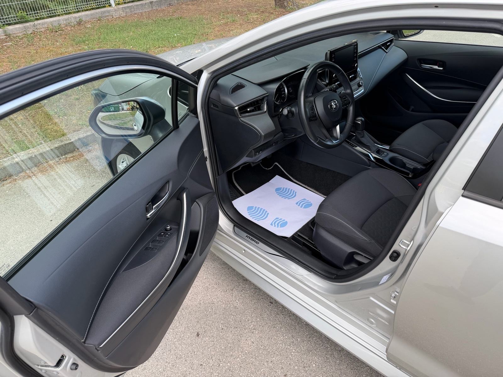 Toyota Corolla 1,8 HIBRID, automatik, fotografija 15