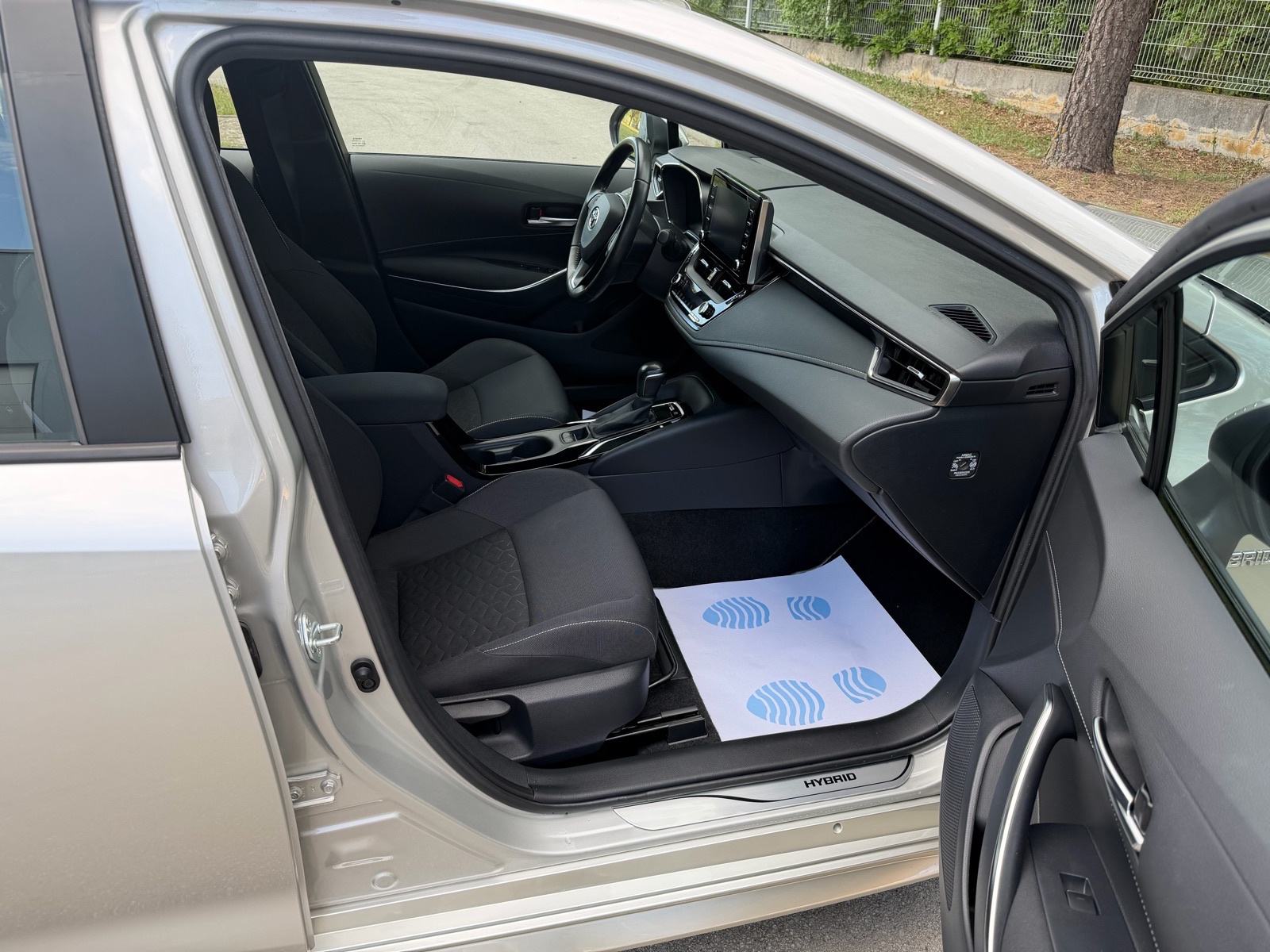 Toyota Corolla 1,8 HIBRID, automatik, fotografija 16