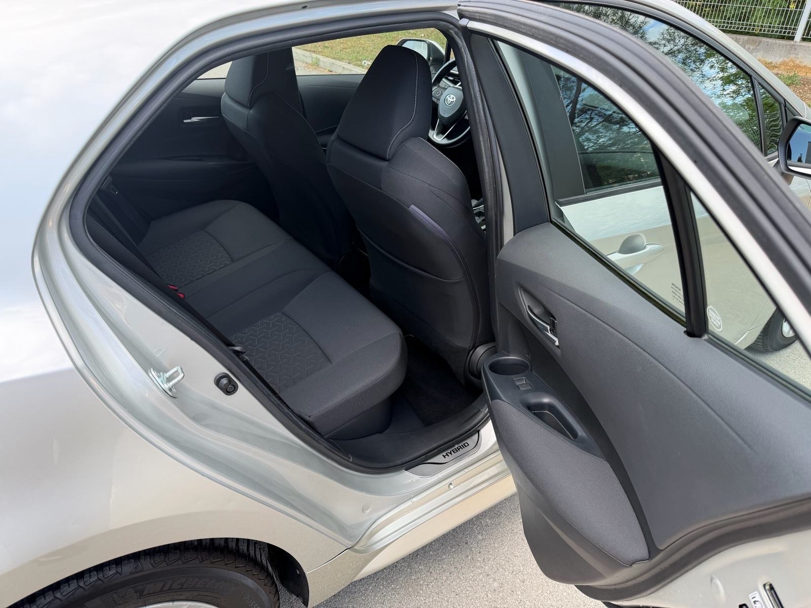 Toyota Corolla 1,8 HIBRID, automatik, fotografija 18