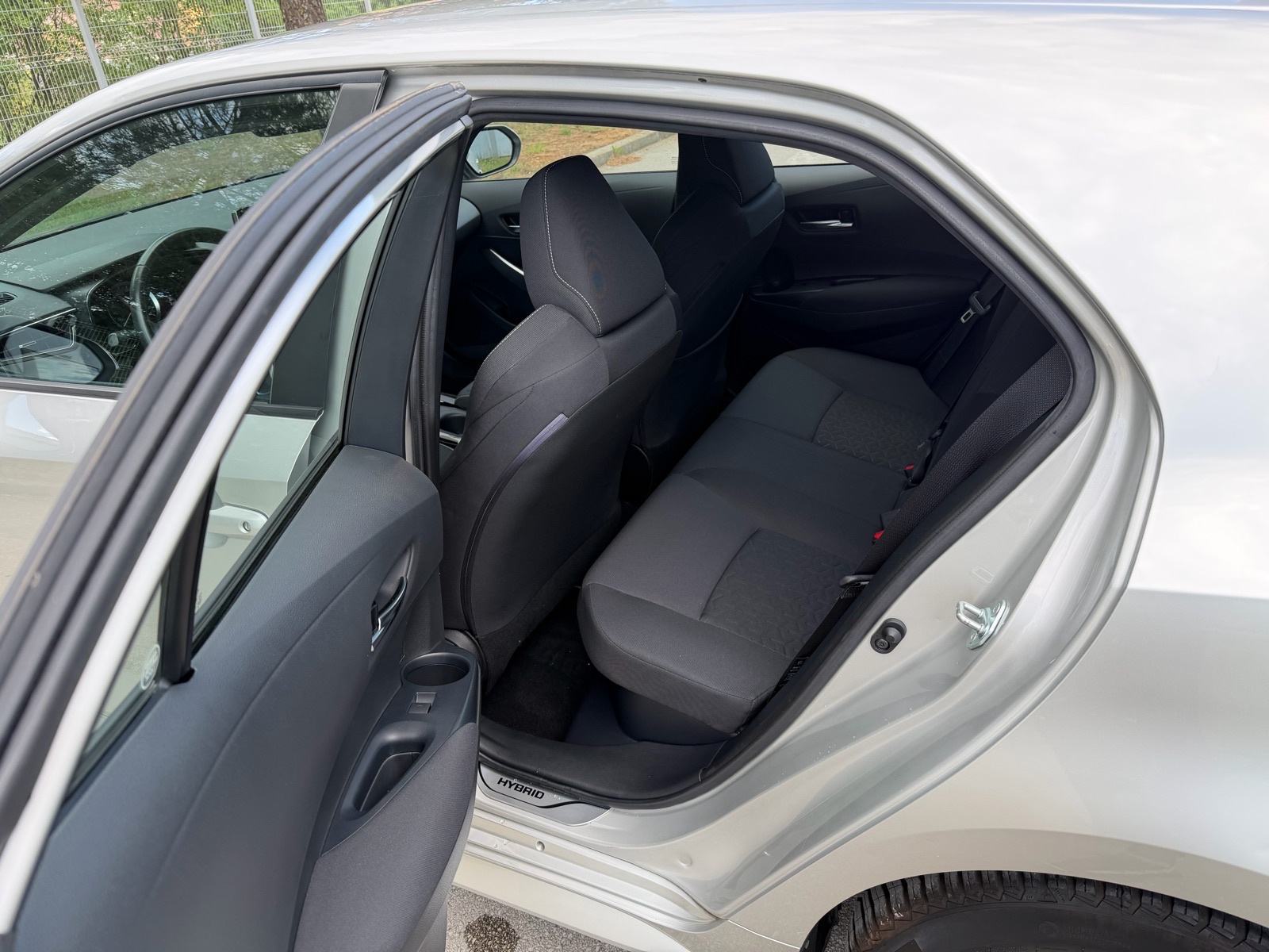 Toyota Corolla 1,8 HIBRID, automatik, fotografija 19