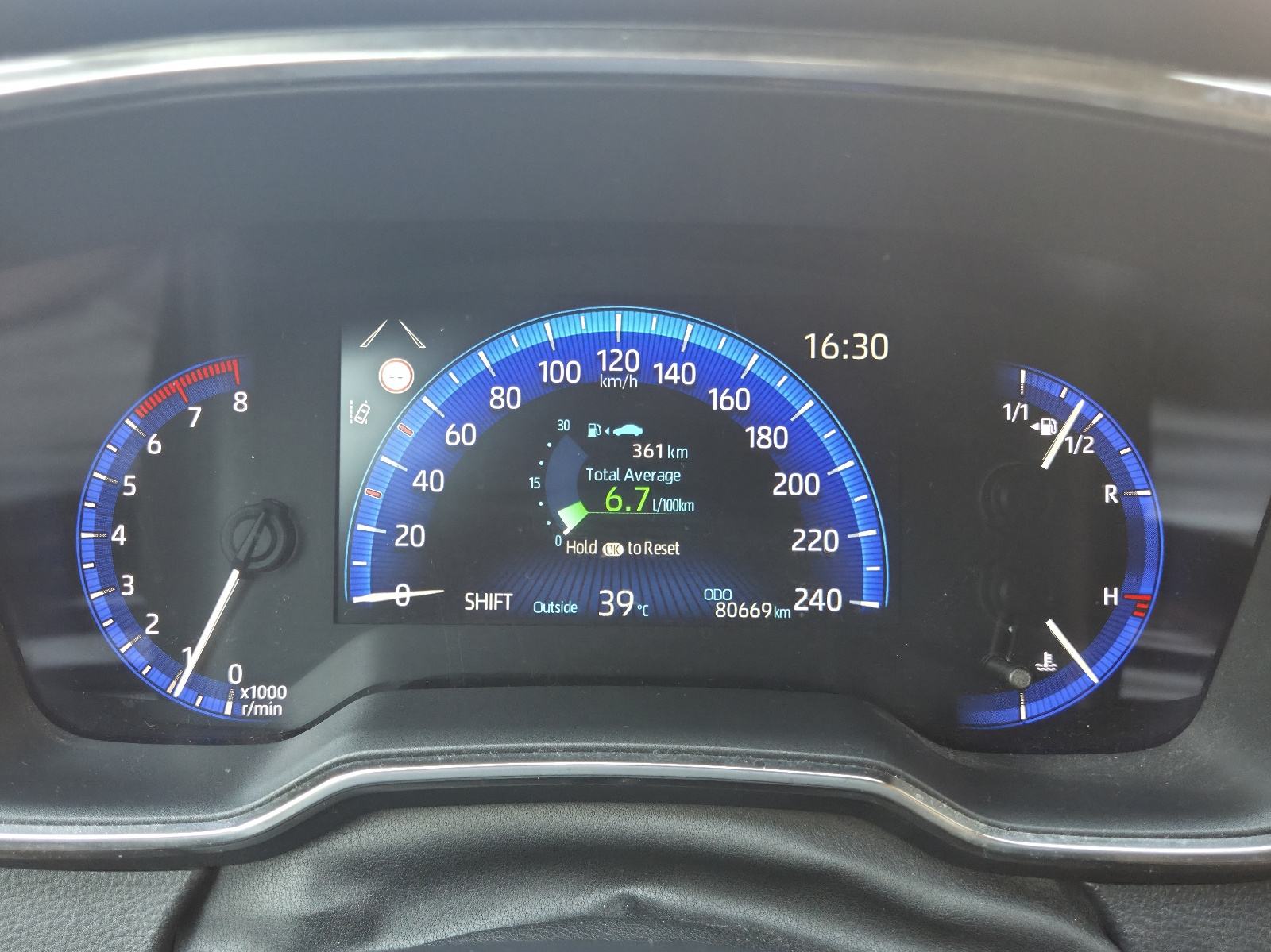 Toyota Corolla Hatchback 1.2 Turbo Luna • 80.670 km, fotografija 16