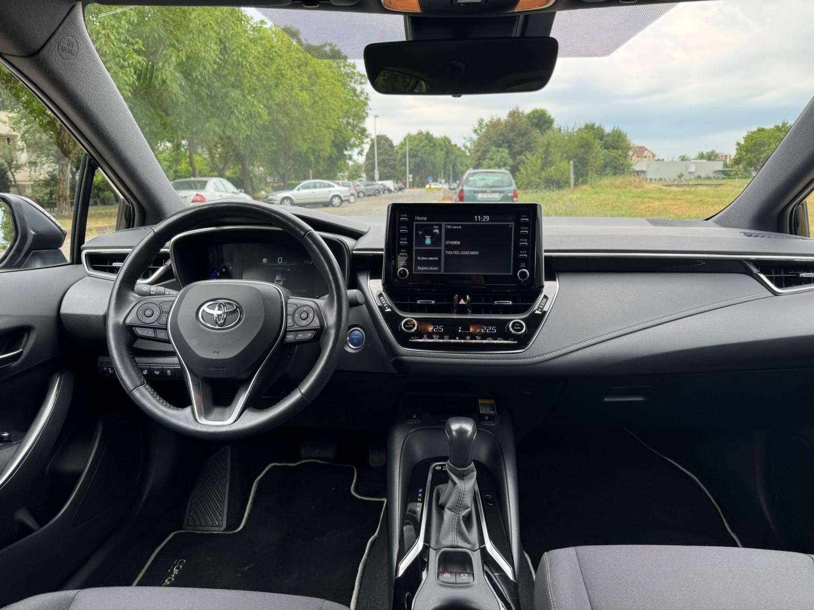 Toyota Corolla hybrid , team deutschland , 34.000km, top stanje, pogled izvana - slika 4