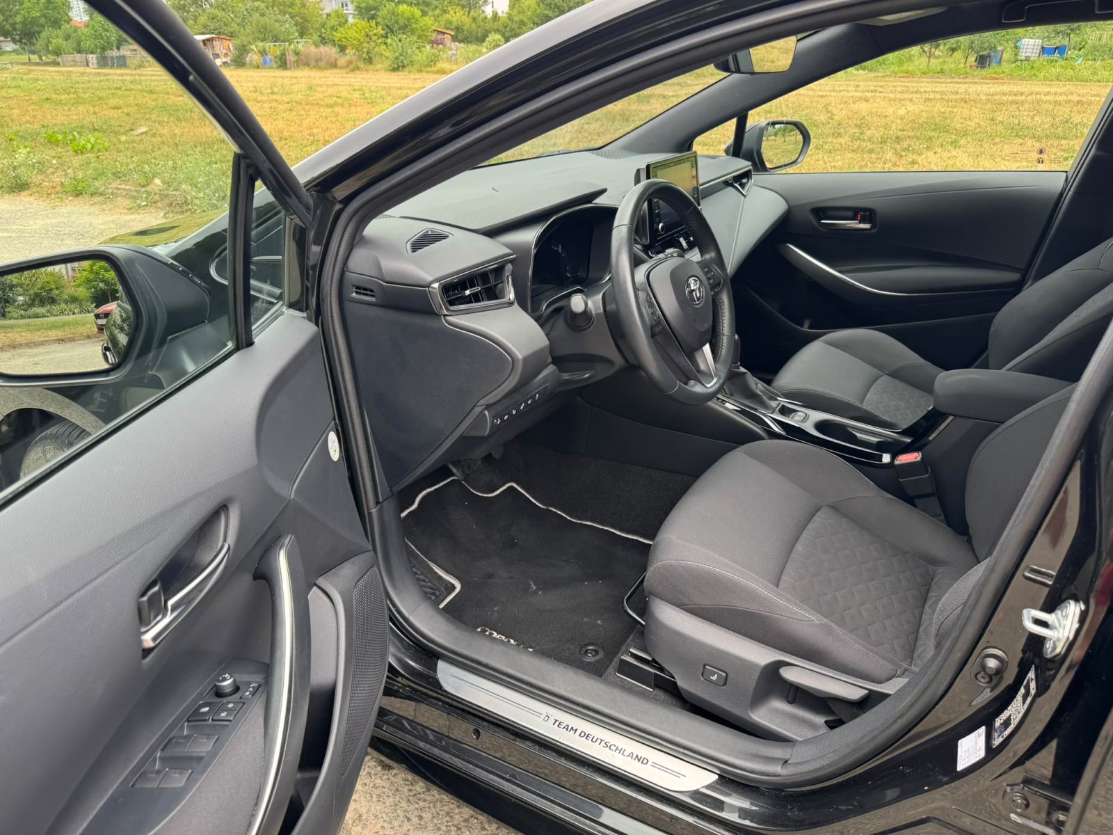 Toyota Corolla hybrid , team deutschland , 34.000km, top stanje, pogled izvana - slika 5