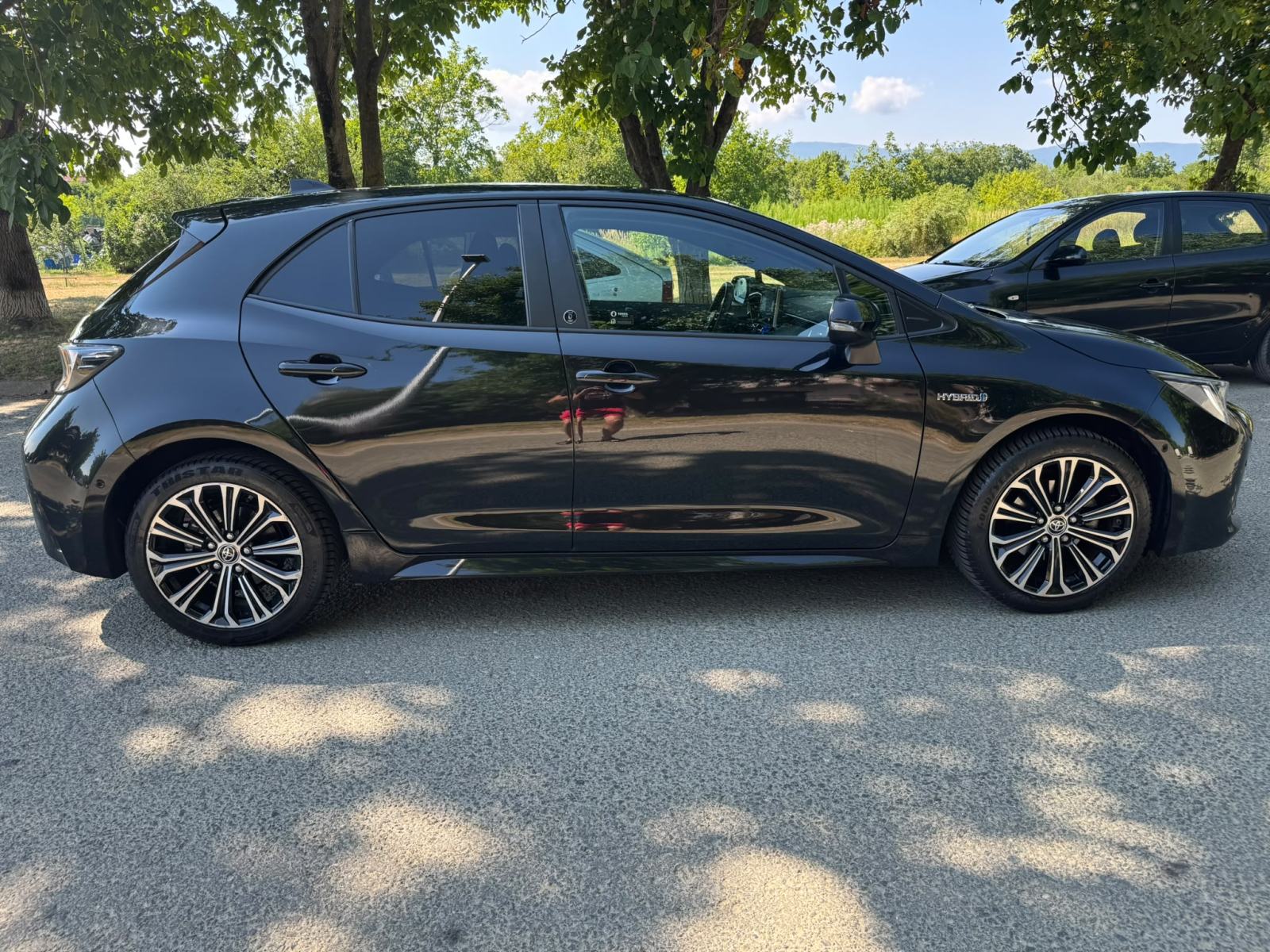Toyota Corolla hybrid , team deutschland , 34.000km, top stanje, fotografija 11